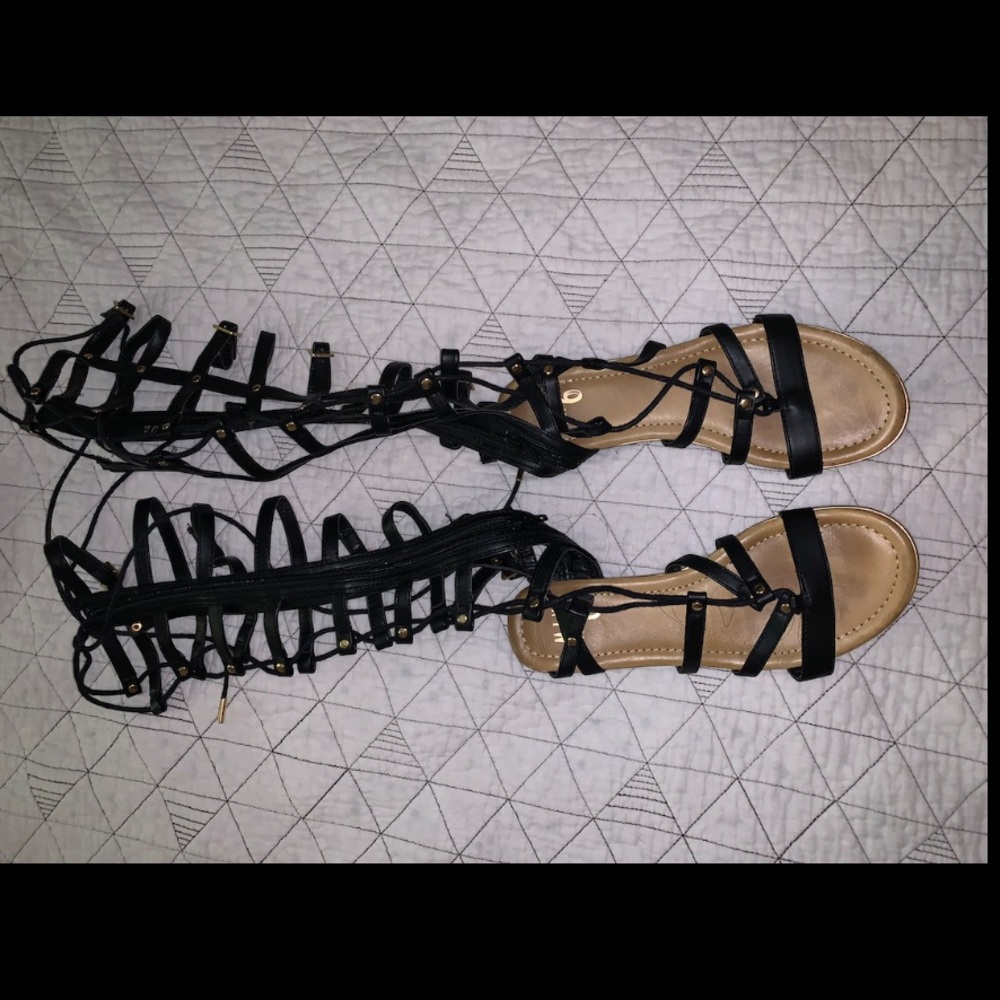 Gladiator Knee High sandals size 7, black